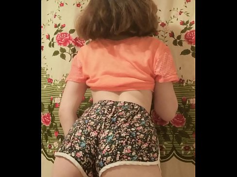❤️ מותק צעיר סקסי פושט את המכנסיים הקצרים במצלמה ❤️❌ סרטון סקס אצלנו ❌